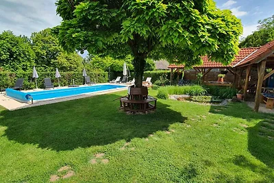 Ferienwohnung mit Garten und Pool