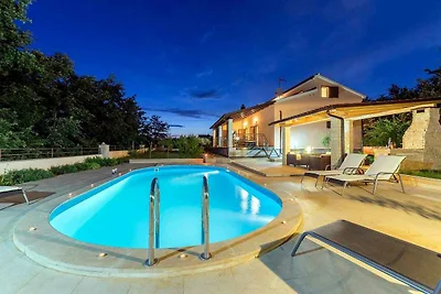 Villa mit Pool und Klimaanlage