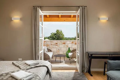 Villa mit Pool und Garten