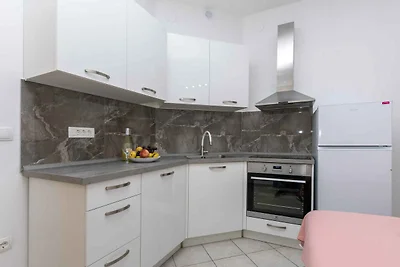 Ferienwohnung mit Balkon und Pool