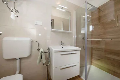 Schöne Wohnung auf der Insel Rab, nur 700m vo