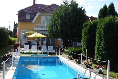 Ferienhaus mit Pool und Terrasse