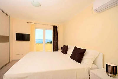 Ferienhaus mit Pool und Klimaanlage