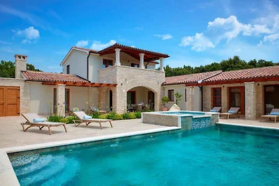 Villa mit Klimaanlage und Pool