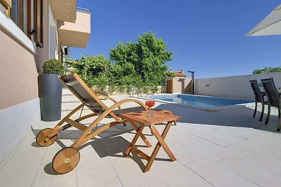 Ferienhaus mit Pool und Klimaanlage