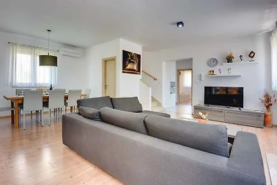 Villa mit Pool und Meerblick