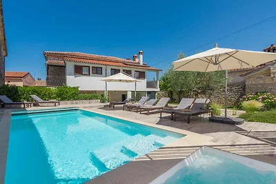 Villa mit Pool für bis zu 10 Personen in Rovi