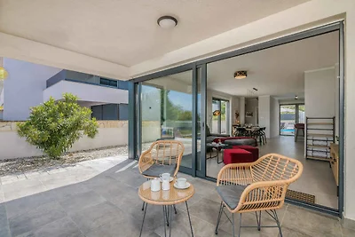 Villa mit Meerblick und Pool