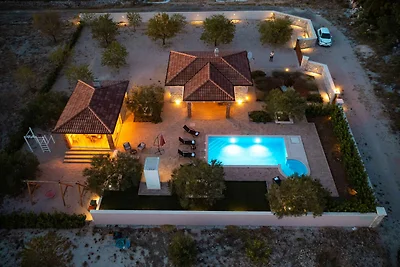 Ferienhaus mit Klimaanlage und Aussenpool