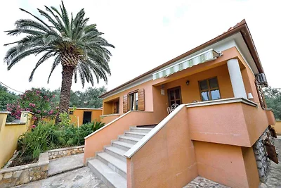 Villa mit Pool und Klimaanlage