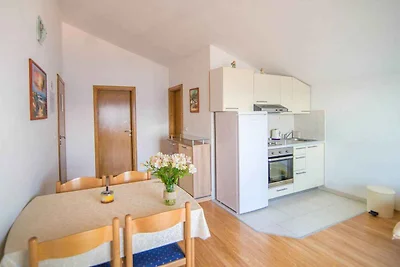 Apartment mit einem Schlafzimmer, Balkon und 