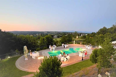 Villa mit Whirlpool und Aussenpool