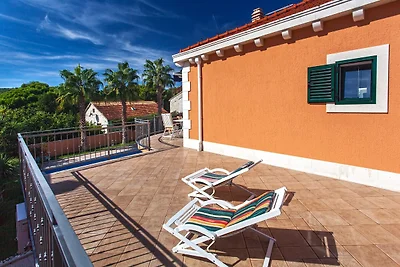 Villa mit Meerblick und Pool
