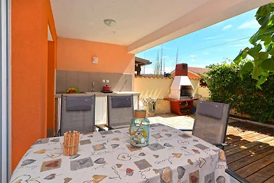 Ferienhaus mit Swimmingpool und Gartenküche