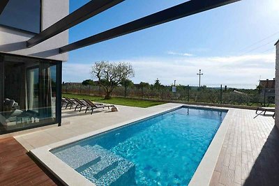 Villa mit Pool und Wellness