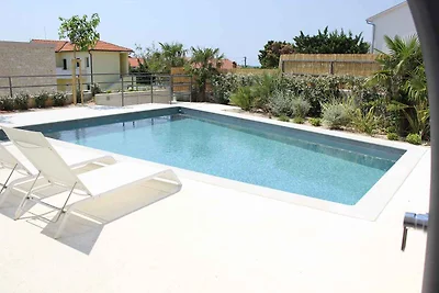 Ferienhaus mit Terrasse und Pool