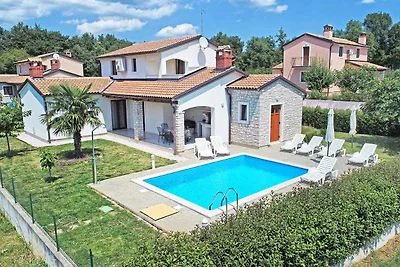 Villa mit Pool und Klimaanlage