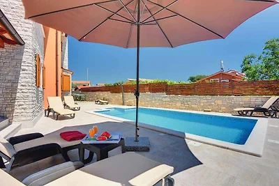 Villa mit Pool und Meerblick