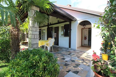 Bungalow mit schönem Garten und Klimaanlage