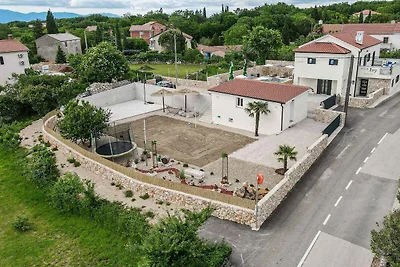 Villa mit Aussenpool in ruhiger Lage auf Krk