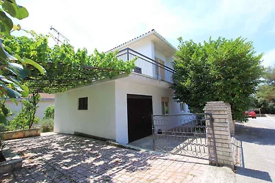 Ferienhaus mit Garten und Grill in Strandnähe