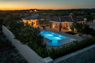 Ferienhaus mit Klimaanlage und Aussenpool