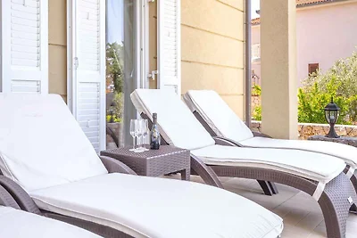 Ferienwohnung mit Balkon, Klimaanlage und