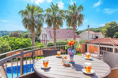 Villa mit Meerblick und Pool