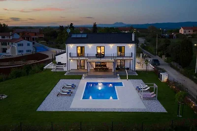 Villa mit Klimaanlage und Pool