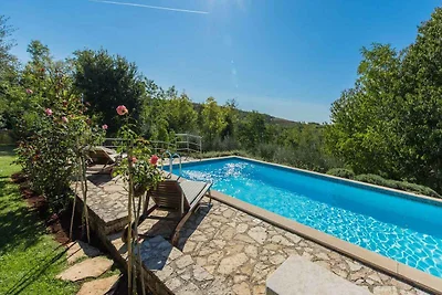 Villa mit privatem Pool und grossem Garten