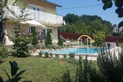 Ferienhaus mit Ausblick und Pool