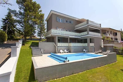 Ferienwohnung mit Klimaanlage und Pool, 200 m