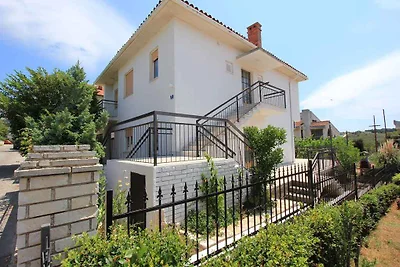 Ferienhaus mit Garten und Grill in Strandnähe