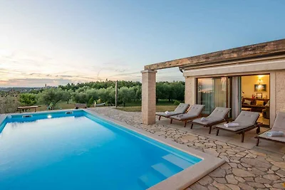 Villa mit Klimaanlage und Pool