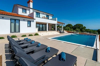 Villa mit Klimaanlage und Pool
