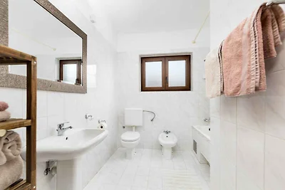 Ferienwohnung mit Grill und Terrasse, modern