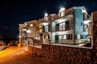 Villa mit Pool und Meerblick