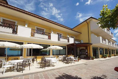 Ferienwohnung mit Seeblick und Pool