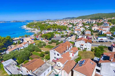 Komfortable Ferienwohnung Grgo mit Meerblick 
