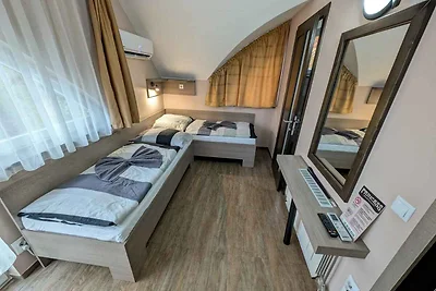 Ferienhaus mit Pool und Whirlpool nur 100 m v