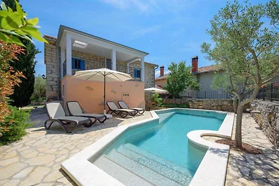Villa mit Klimaanlage und Pool