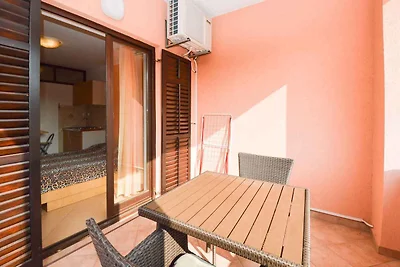 Studio mit Balkon und Klimaanlage