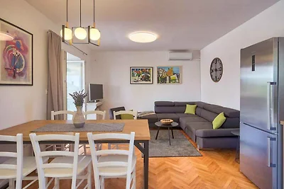 Villa mit Klimaanlage und Aussenpool