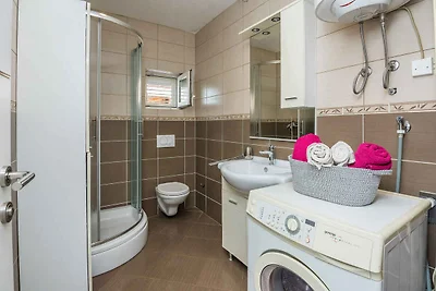 Ferienwohnung mit Balkon, Parkplatz und