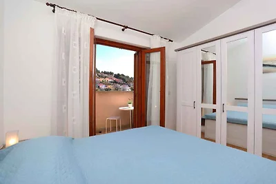 Ferienwohnung mit einen Balkon und Meerblick
