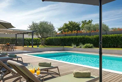 Villa mit Klimaanlage und Pool