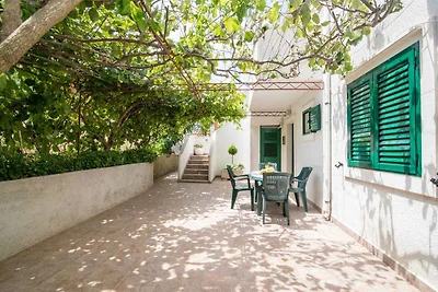 Ferienwohnung mit Garten und Klimaanlage