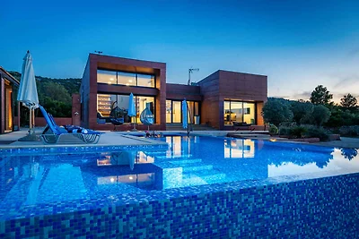 Steinhaus mit privatem Pool und herrlicher Na