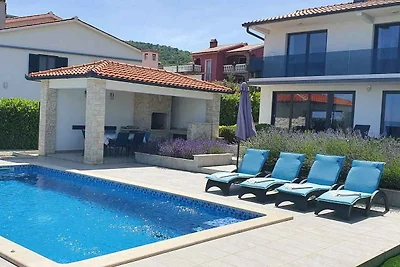 Ferienhaus mit Pool für 6 Personen