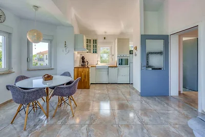 Ferienhaus mit Pool und Grill